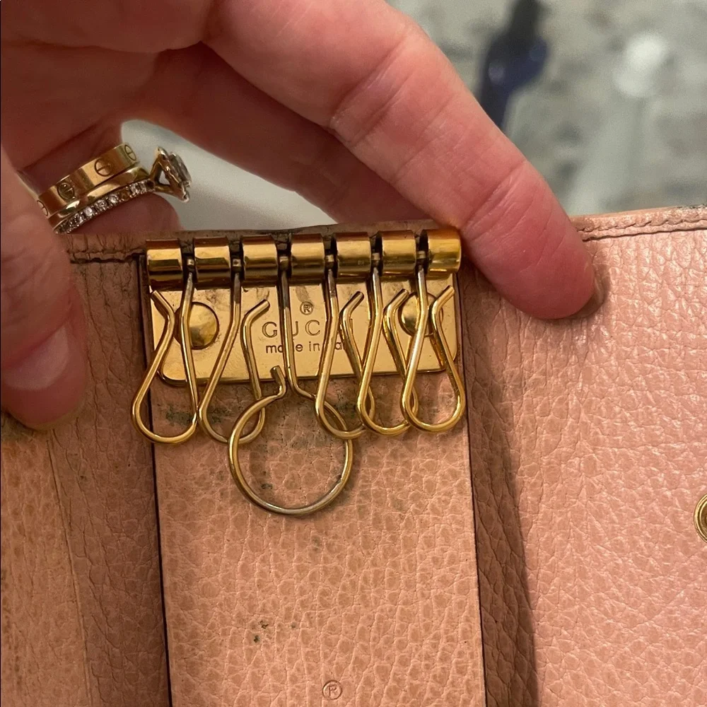 Gucci Beige Leather key holder &  Wallet with Gold Logo - Picture 3 of 8